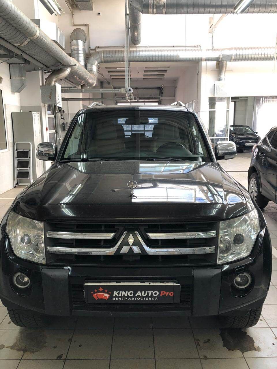 Mitsubishi Pajero после замены лобового стекла