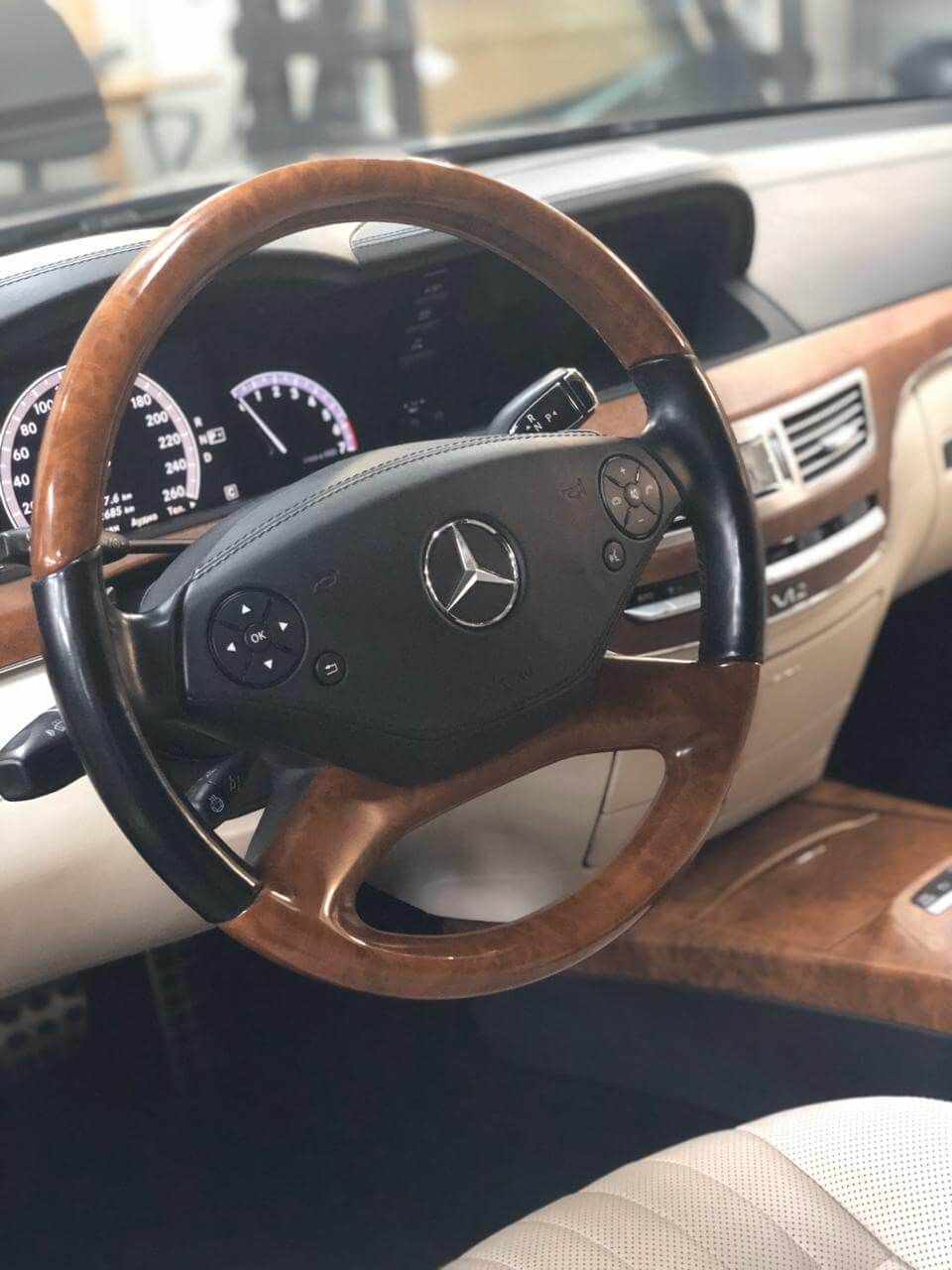 Салон Mercedes S-класса — чистый после работ